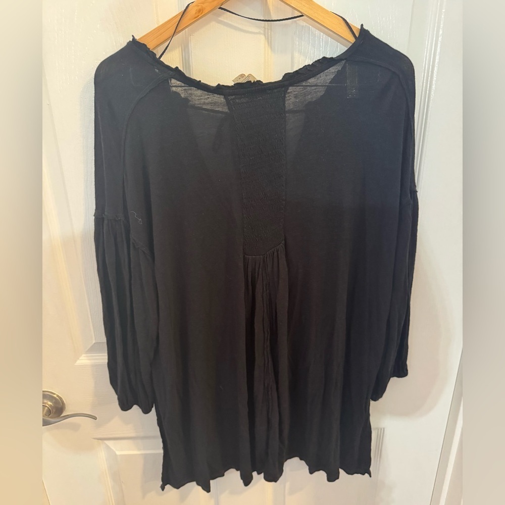 We The Free black flowy Tee - Picture 4 of 5